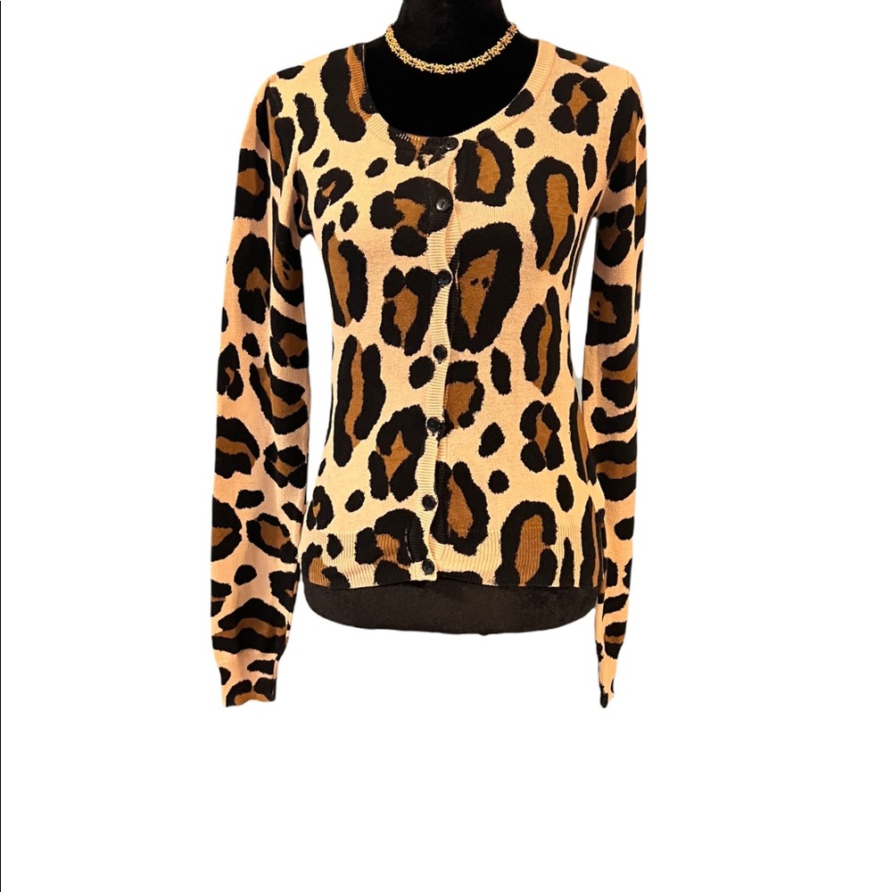 Beautiful ⭐️ Women’s Leopard Print Cardigan Sweater ⭐️ Size 8